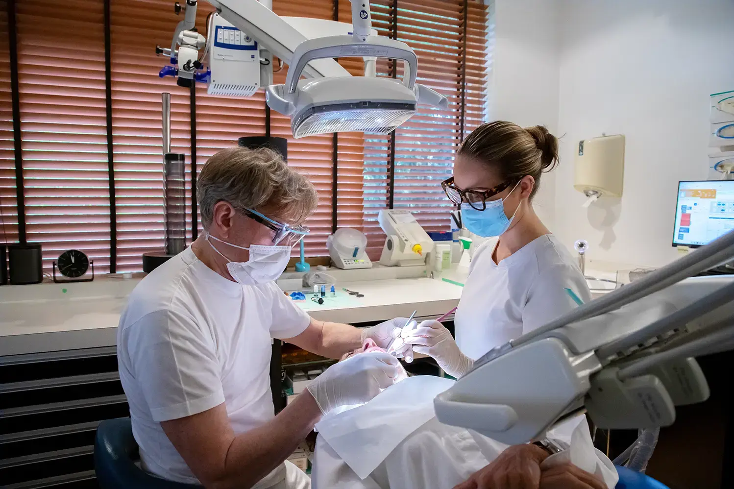 Patiënt wordt behandeld bij Tandarts Amsterdam